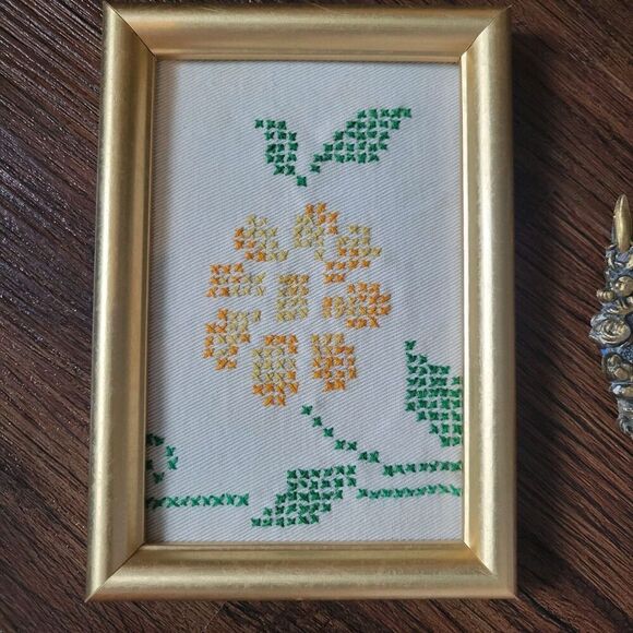 Vintage Lot of 2 embroidered / Cross stitch florals in frames small art Cottage - Picture 2 of 13